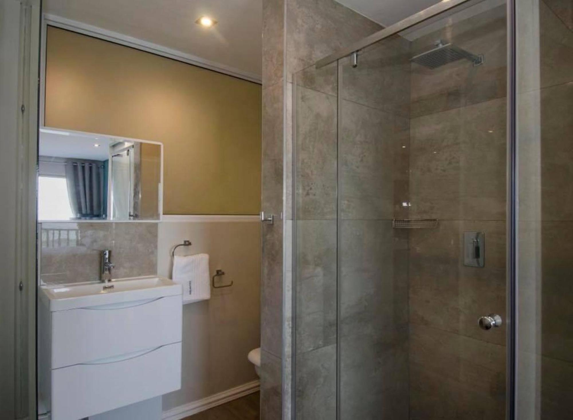 6 Dolphin Views La Mercy Beachfront Apartment Ngoại thất bức ảnh